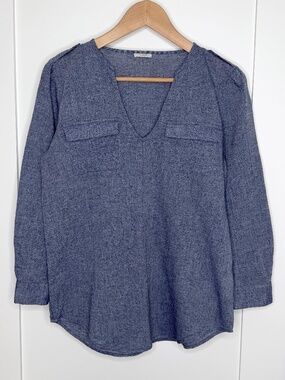 Naif 3/4 Sleeve V-Neck Chambray Cotton Top in Blue